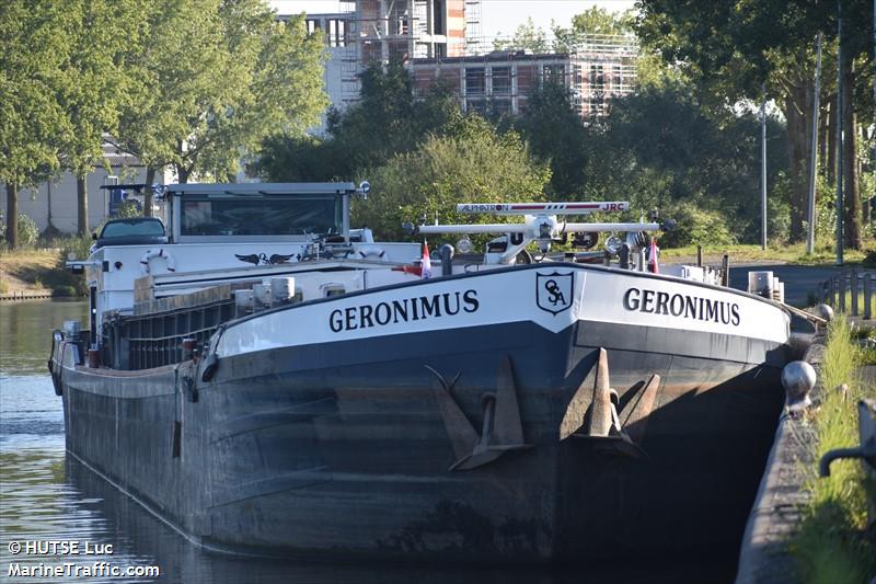 GERONIMUS FOTO