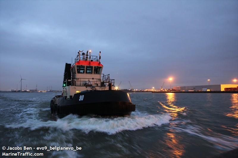 TUG 90 FOTO