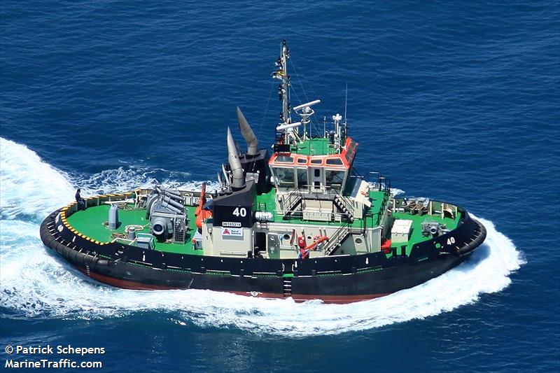 TUG 40 FOTO