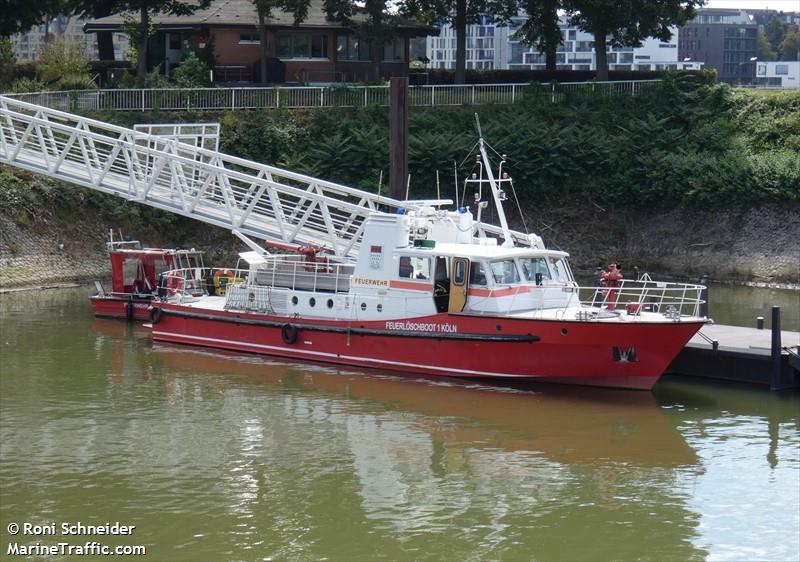 FEUERLOESCHBOOT 1 FOTO