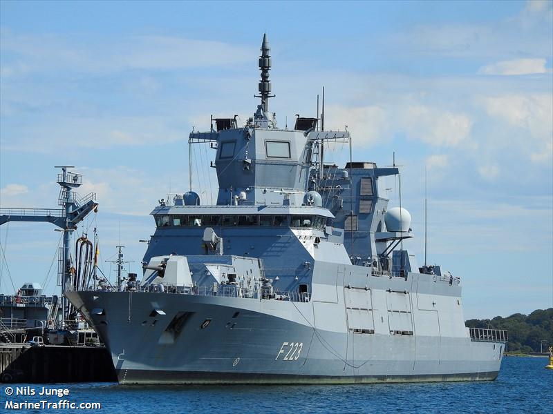 GERMAN WARSHIP F223 FOTO