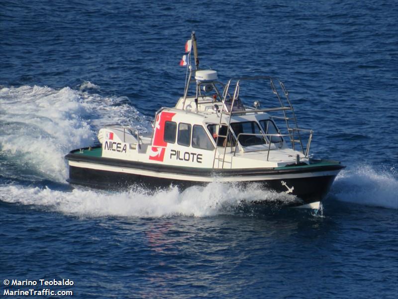 PILOT BOAT 106 FOTO