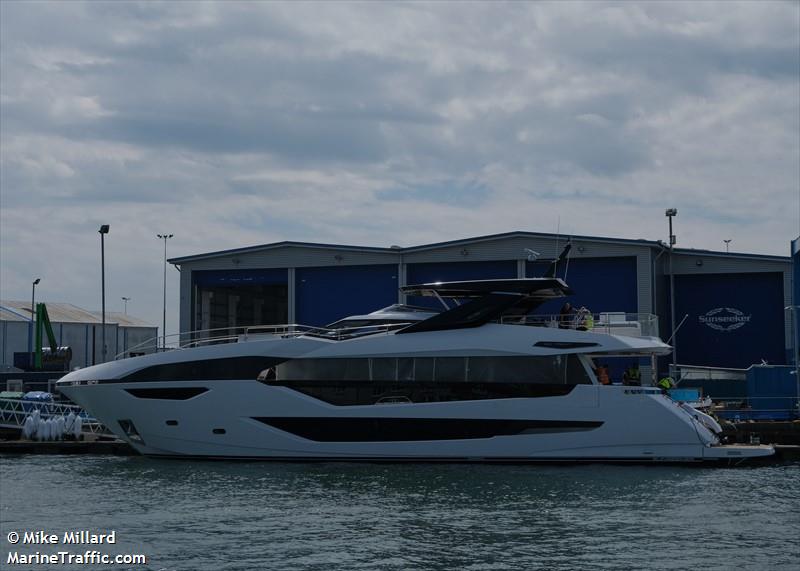 SUNSEEKER 100 YACHT FOTO