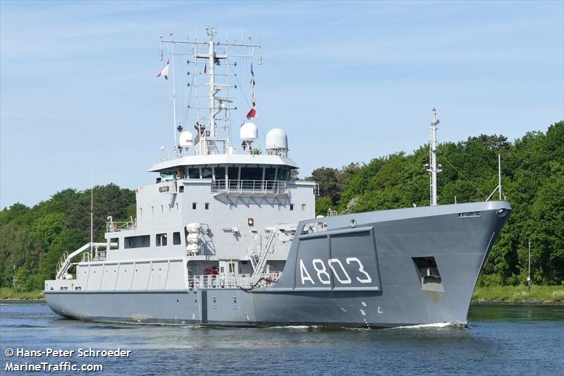 NATO WARSHIP A803 FOTO