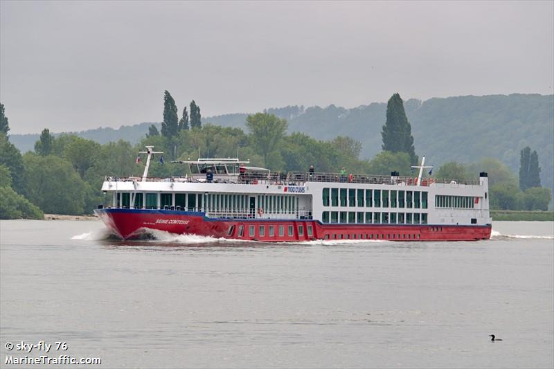 SEINE COMTESSE FOTO