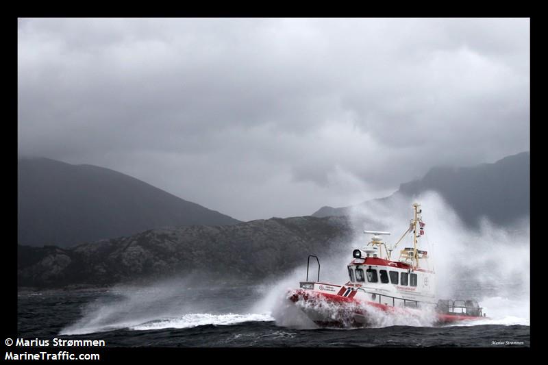 SIMRAD BUHOLMEN FOTO