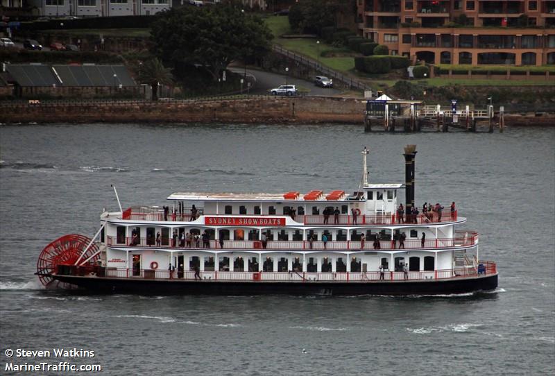 SYDNEY SHOWBOAT TWO FOTO