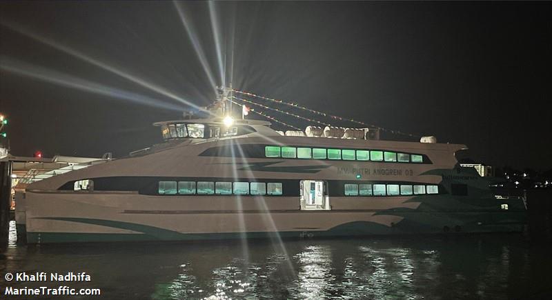 MV PUTRI ANGGRENI 03 FOTO