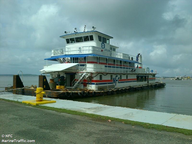 REMOLCADOR CATALINA FOTO